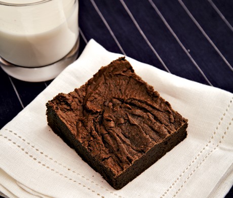 Fudgy brownie cake