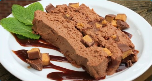 Fudgy chocolate peanut butter cup icebox cake