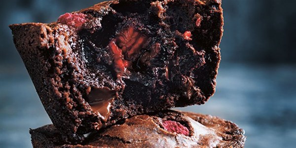 Fudgy chocolate puddings with raspberries