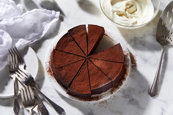 Fudgy, flourless Instant Pot chocolate cake