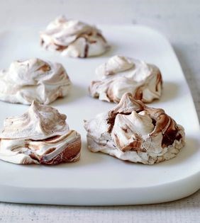 Fudgy ginger-nut meringues