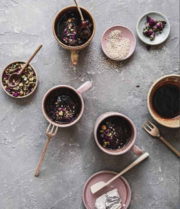 Fudgy sesame chocolate mug cake 