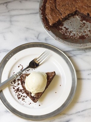 Fudgy walnut brownie pie
