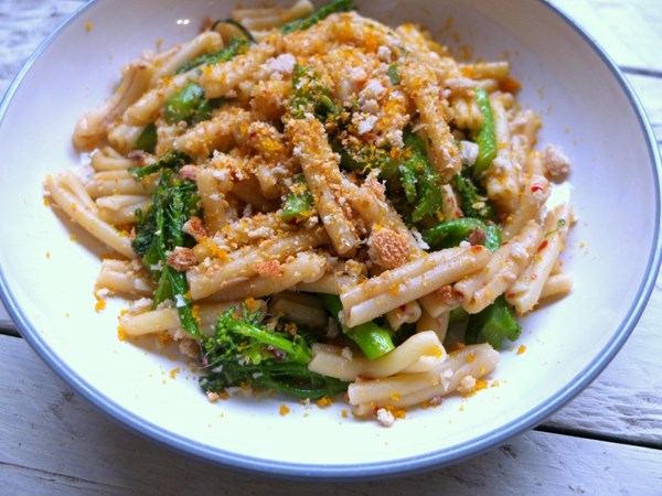 Fusillata casareccia with anchovies, broccoli and bottarga