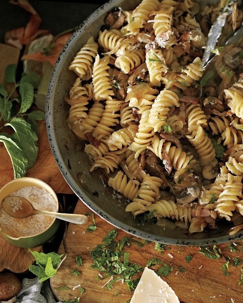 Fusilli with bacon, onions, and mushrooms