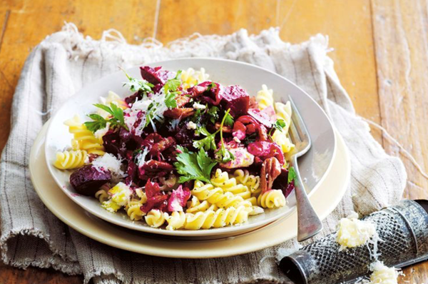 Fusilli with beetroot, goat's cheese and pecans