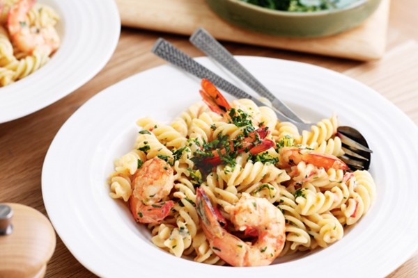 Fusilli with prawns and gremolata cream