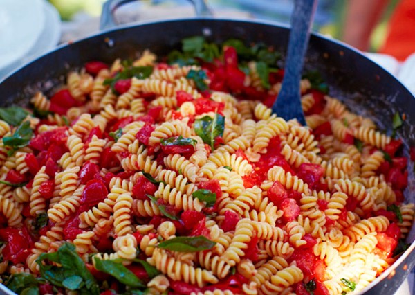 Fusilli with raw tomato sauce