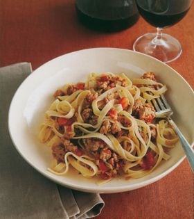 Fusilli with sausage, ricotta, and fresh tomatoes (Fusilli alla salsiccia e ricotta)