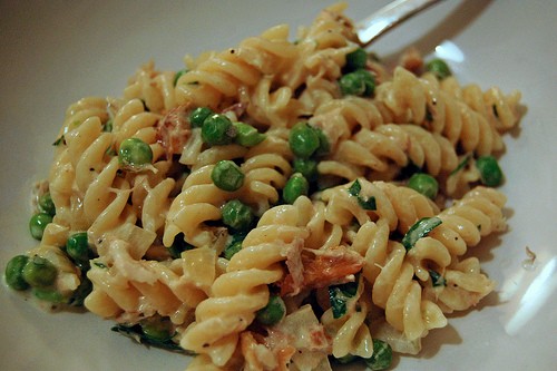 Fusilli with smoked mackerel and peas