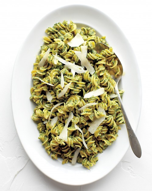 Fusilli with spinach and walnut pesto