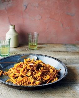 Fusilli with squid and saffron sauce (Fusilli con ragù di calamari e zafferano)