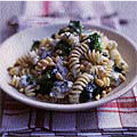 Fusilli with steamed green vegetables, nuts and blue cheese
