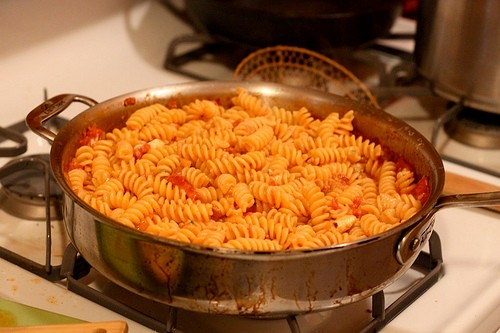 Fusilli with tomatoes, bacon & blue cheese