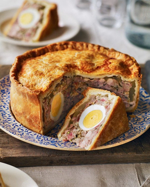 Gala pork pie with green peppercorns and thyme 