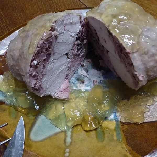 Galantine of truffled chicken (La galantine de volaille truffée)