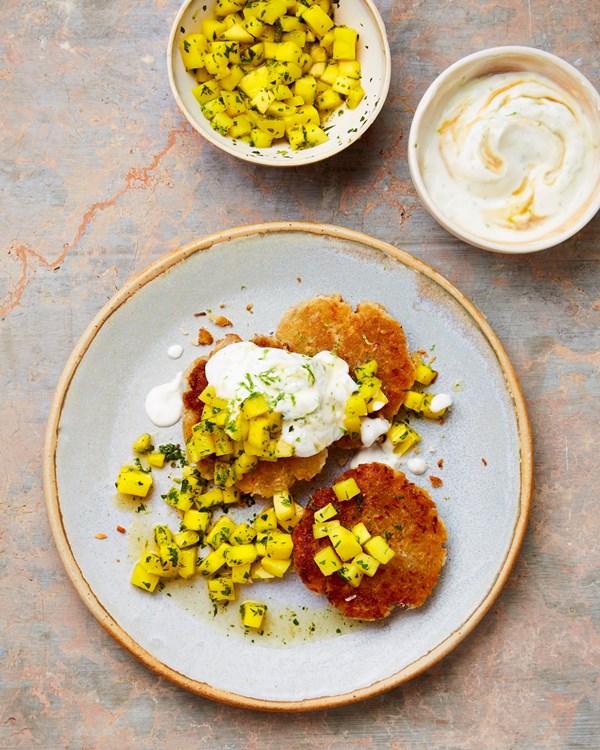 Galette manioc with mango salsa