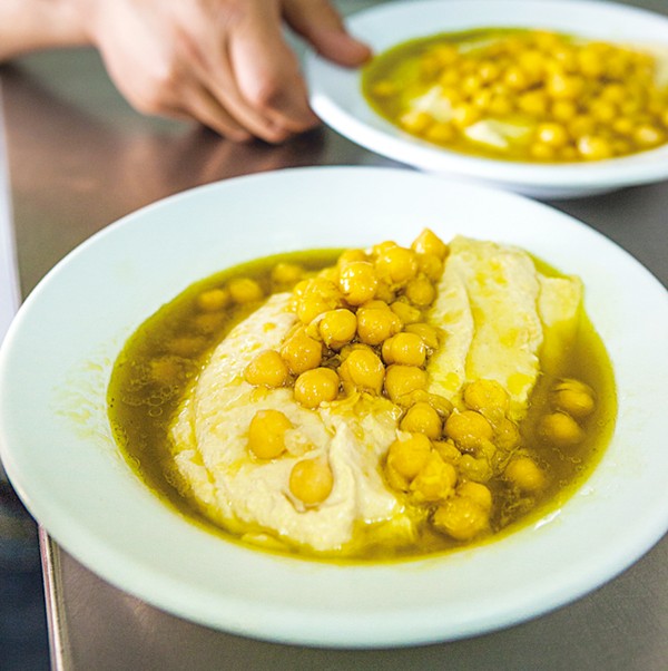 Galilean-style hummus (Hummus mashaushe)