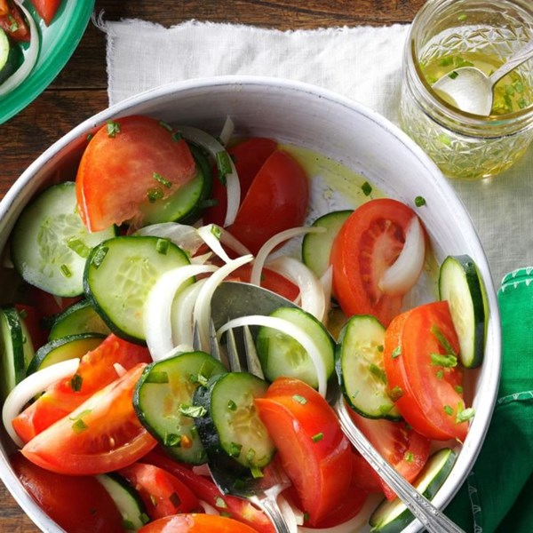 Garden tomato salad