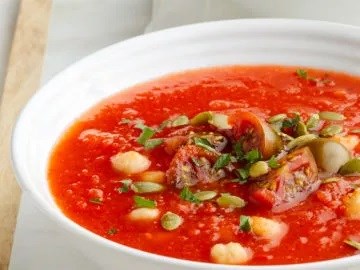 Garden tomato soup with chickpeas 