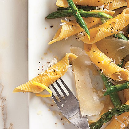 Garganelli with asparagus and pecorino cheese