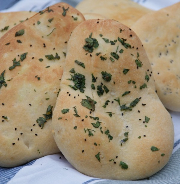 Garlic & coriander naan bread