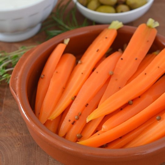 Garlic & coriander quick-pickled baby carrots