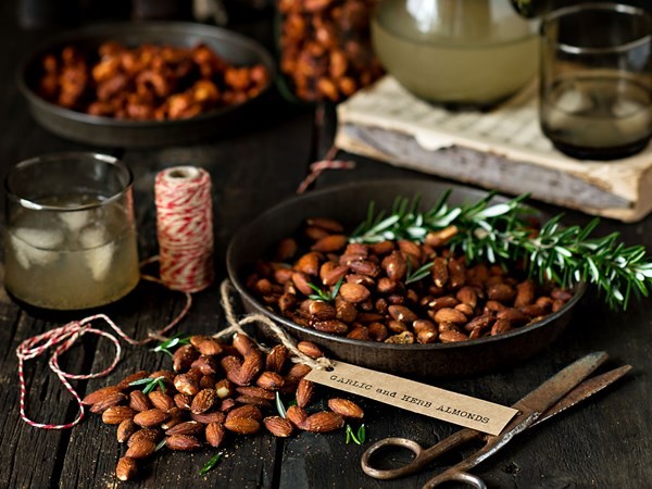 Garlic & herb almonds