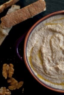 Garlic & walnut dip (Luk i orev sos)