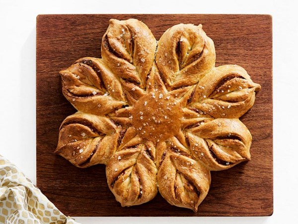 Garlic-and-herb star bread