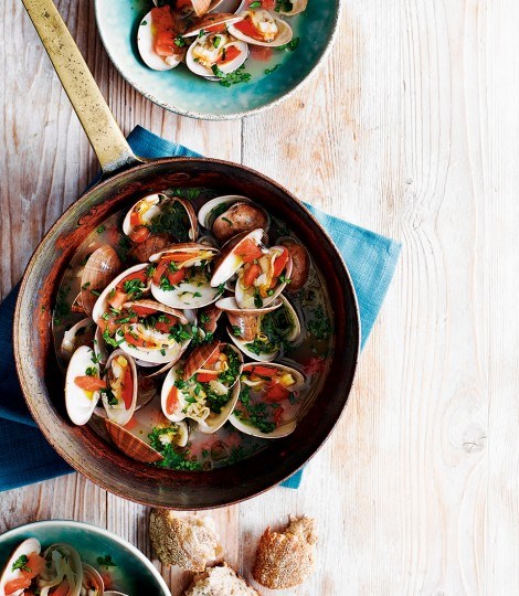Garlic and oloroso clams