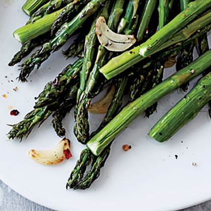 Garlic and red pepper asparagus