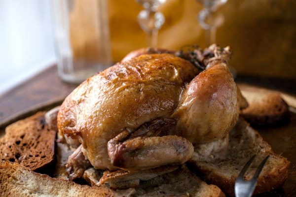 Garlic and thyme-roasted chicken with crispy drippings croutons