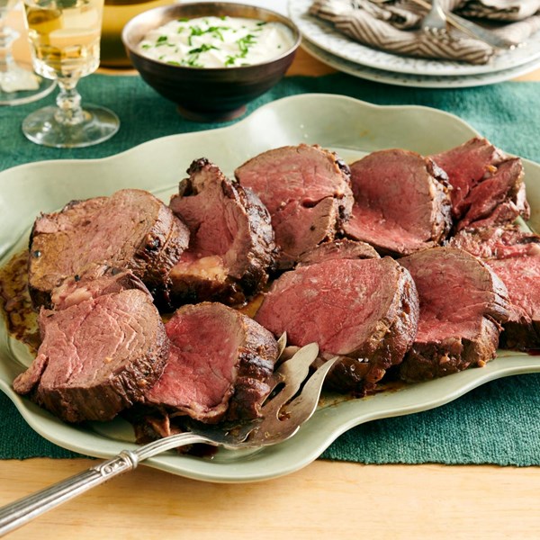 Garlic beef tenderloin with horseradish sauce