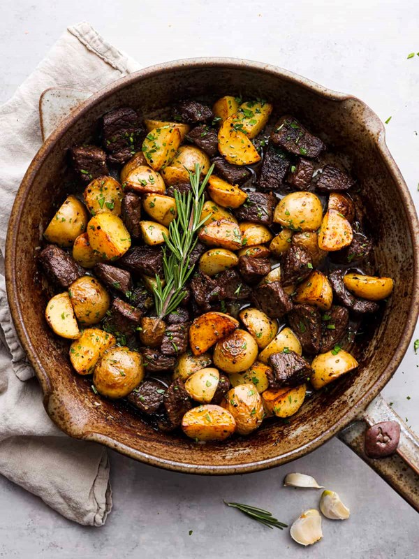 Garlic butter and herb steak bites with potatoes
