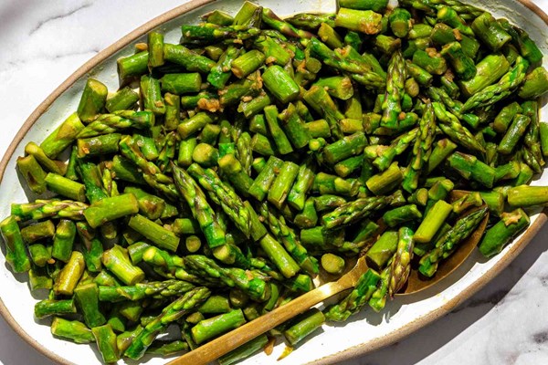 Garlic-butter and soy sautéed asparagus 