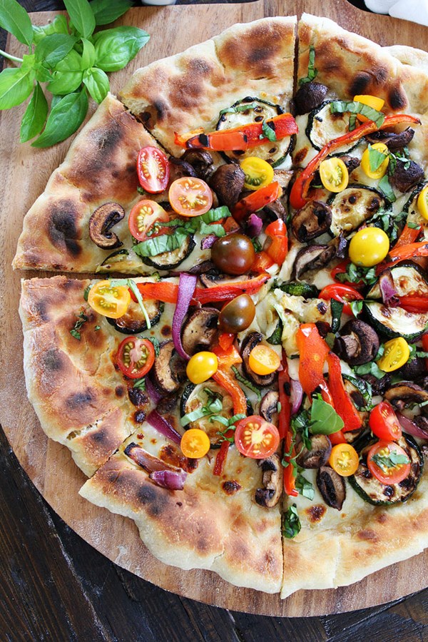 Garlic butter grilled vegetable pizza