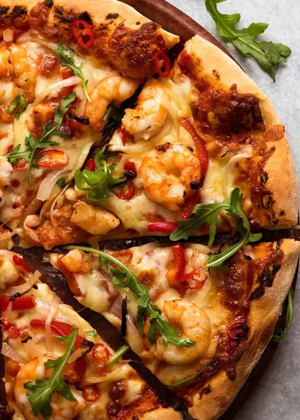 Garlic butter prawns & chilli pizza 
