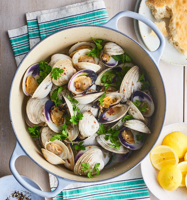 Garlic butter steamed clams