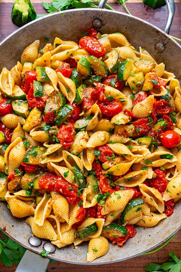 Garlic butter zucchini and tomato pasta