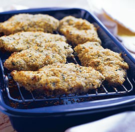 Garlic chicken with a crunchy chip-basil crust