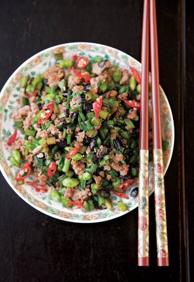 Garlic chives with pork (Cang ying tou) 