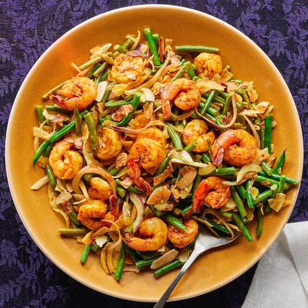 Garlic-coconut shrimp and green beans 