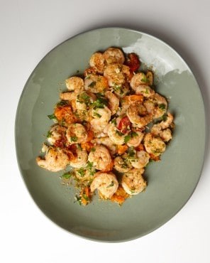 Garlic crusted shrimp with cherry tomatoes