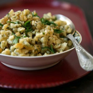 Garlic dumplings with Emmentaler (Käsespätzle)