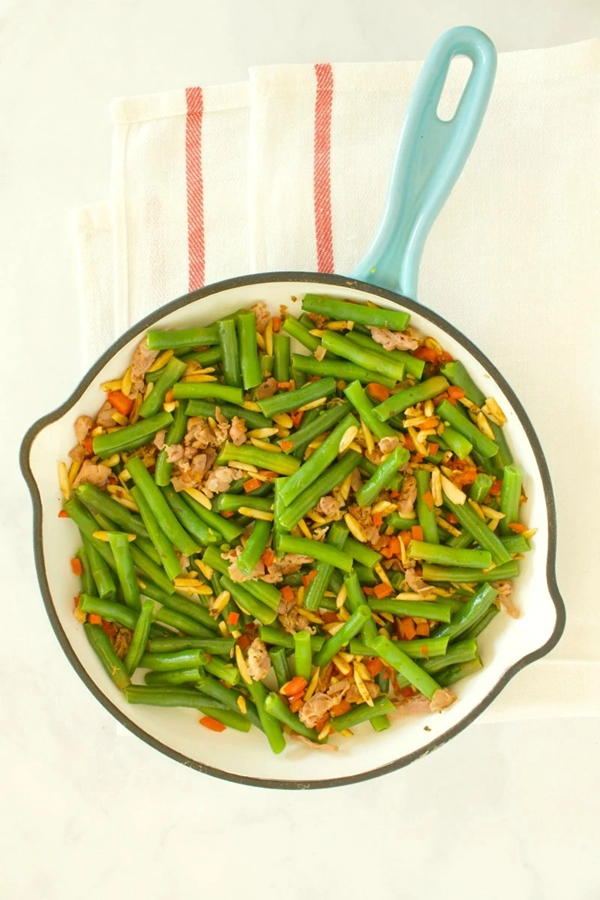 Garlic green beans with prosciutto