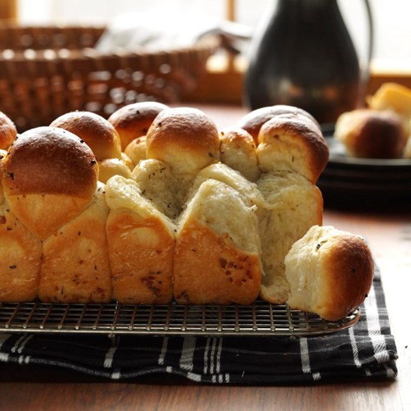 Garlic herb bubble loaf