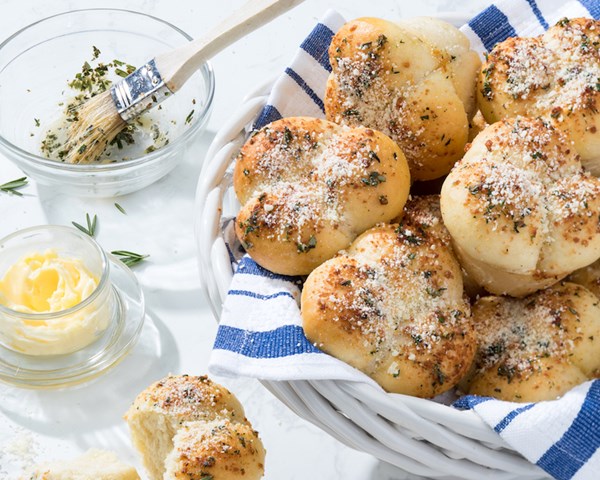 Garlic-herb clover rolls