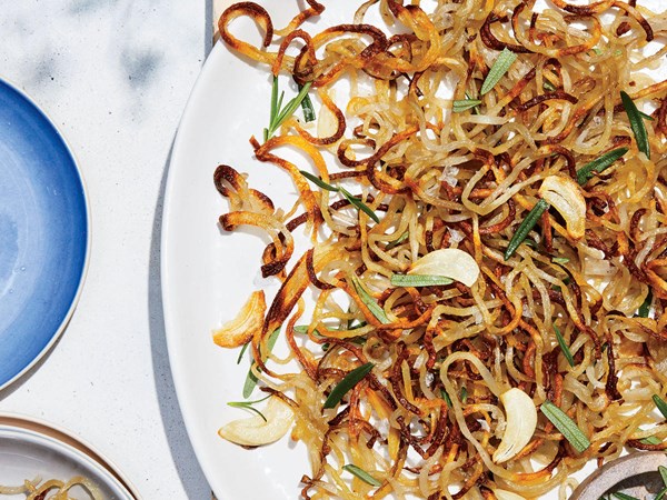 Garlic-herb shoestring fries