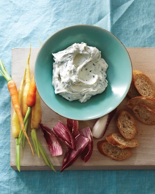 Garlic-herb yogurt cheese